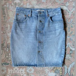 🌿🦋 Levi’s Jean Mom Skirt