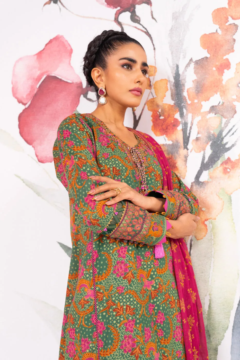 3 Pc Embroidered Thick Lawn Suit With Chiffon Dupatta