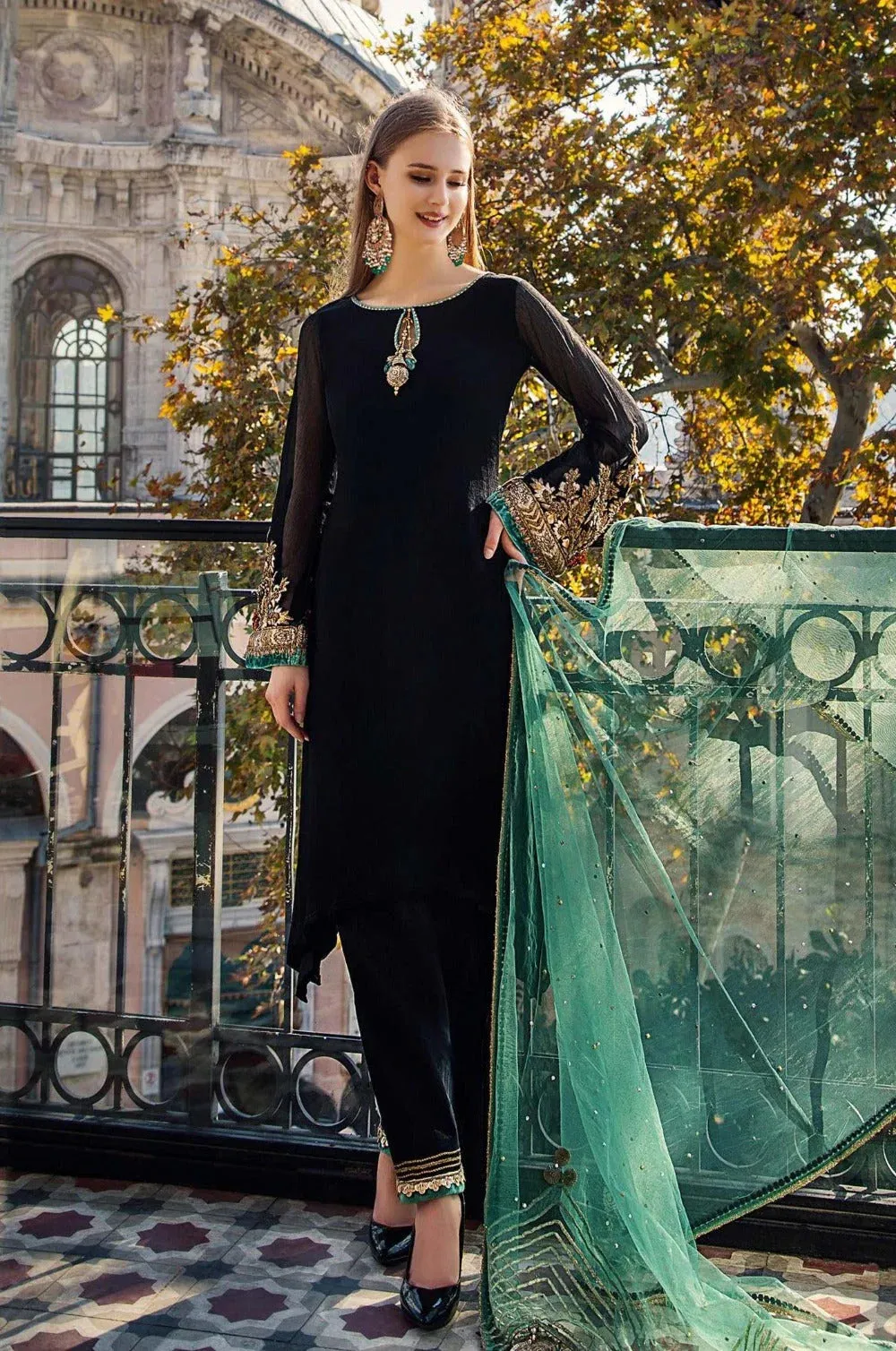 Black Allure: Crinkle Chiffon Kora Dabka Ensemble