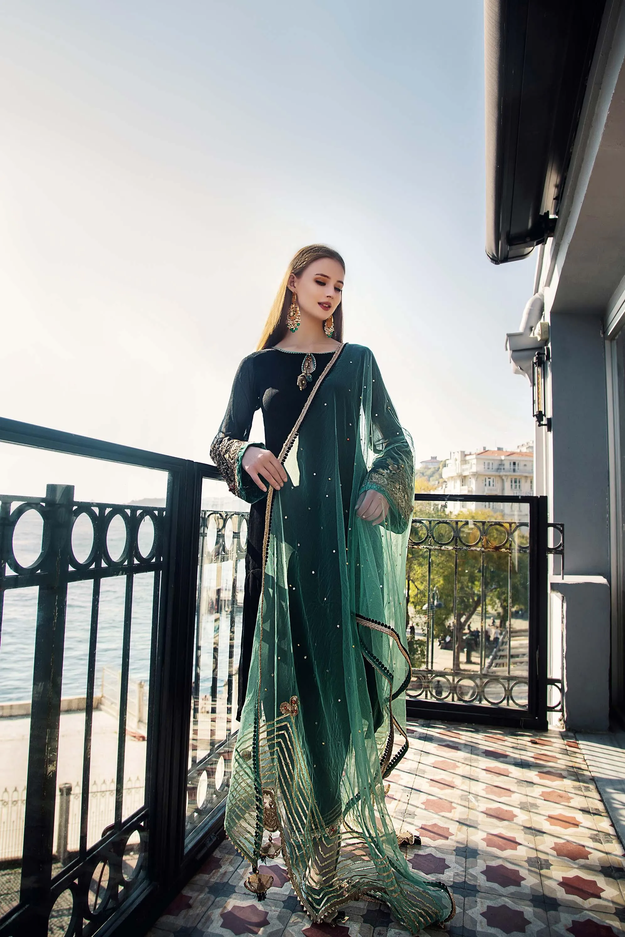 Black Allure: Crinkle Chiffon Kora Dabka Ensemble