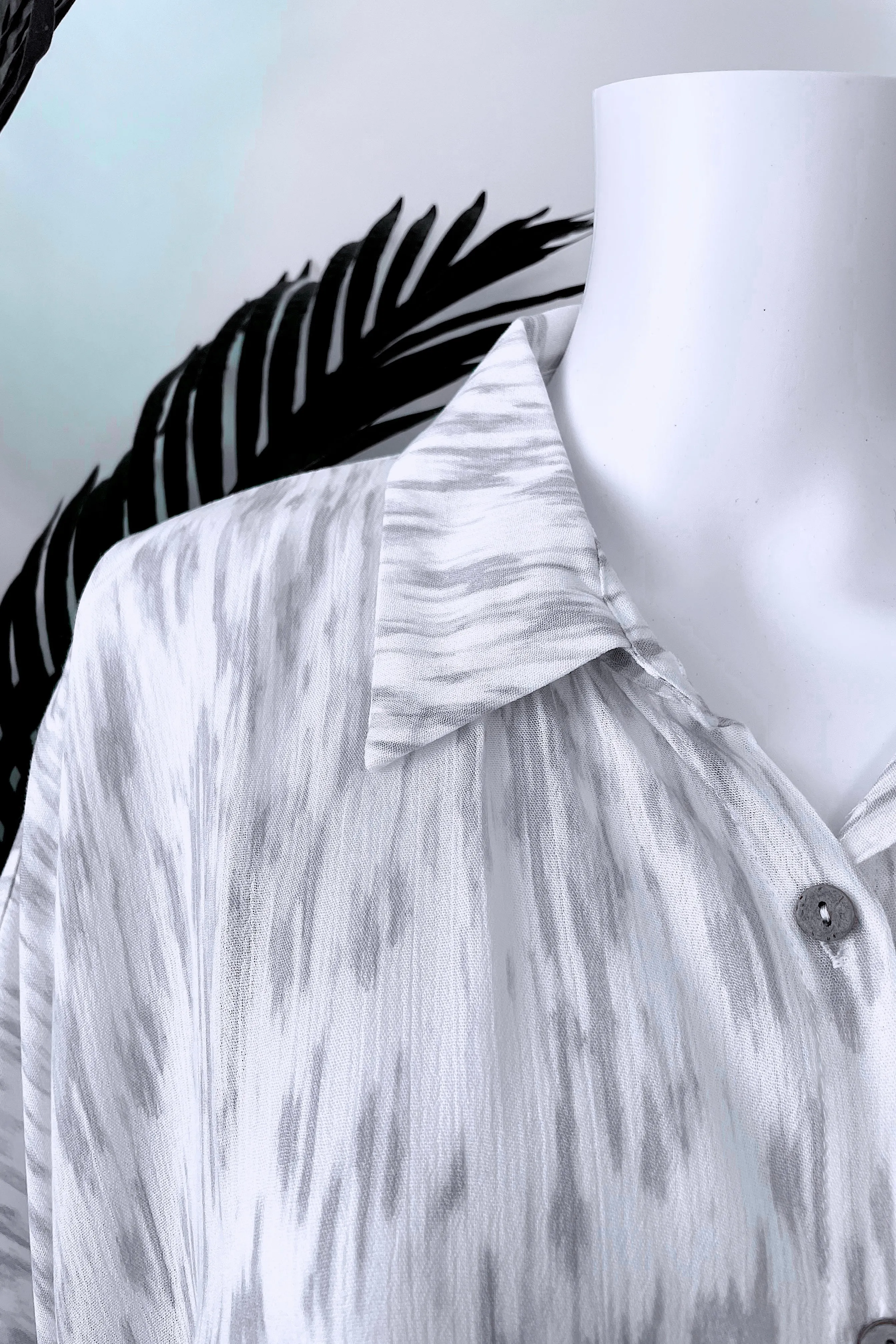 CAMPTON BUTTON DOWN TOP IN IVORY   GREY