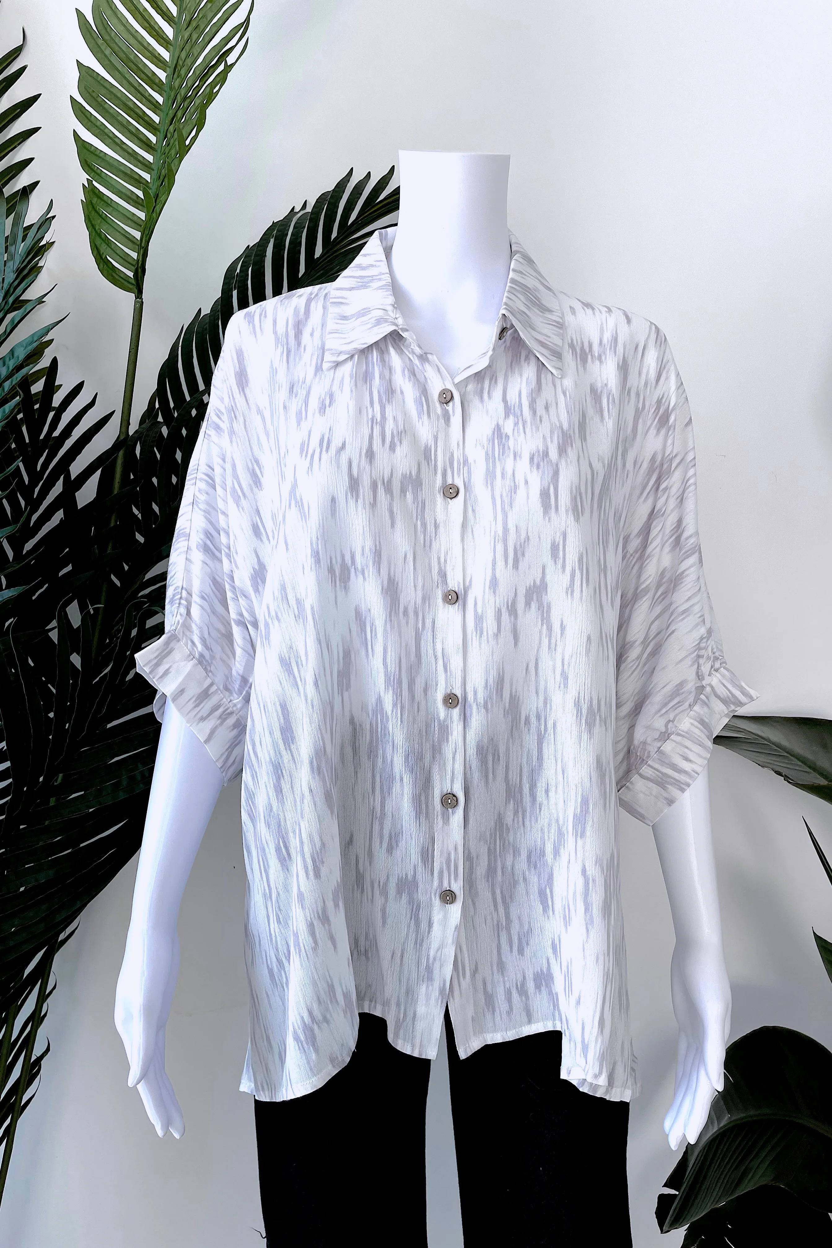 CAMPTON BUTTON DOWN TOP IN IVORY   GREY