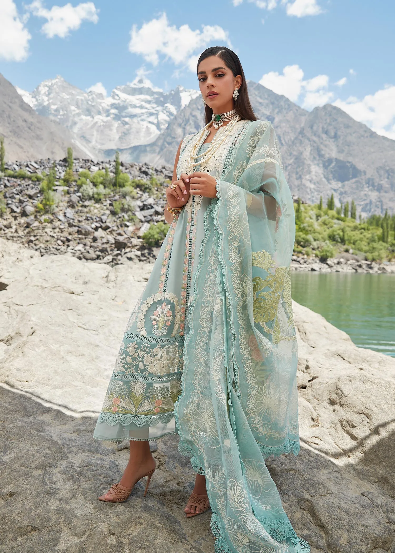 CRIMSON X SAIRA SHAKIRA LUXURY LAWN 2023 | Chikkankari affair D2-A