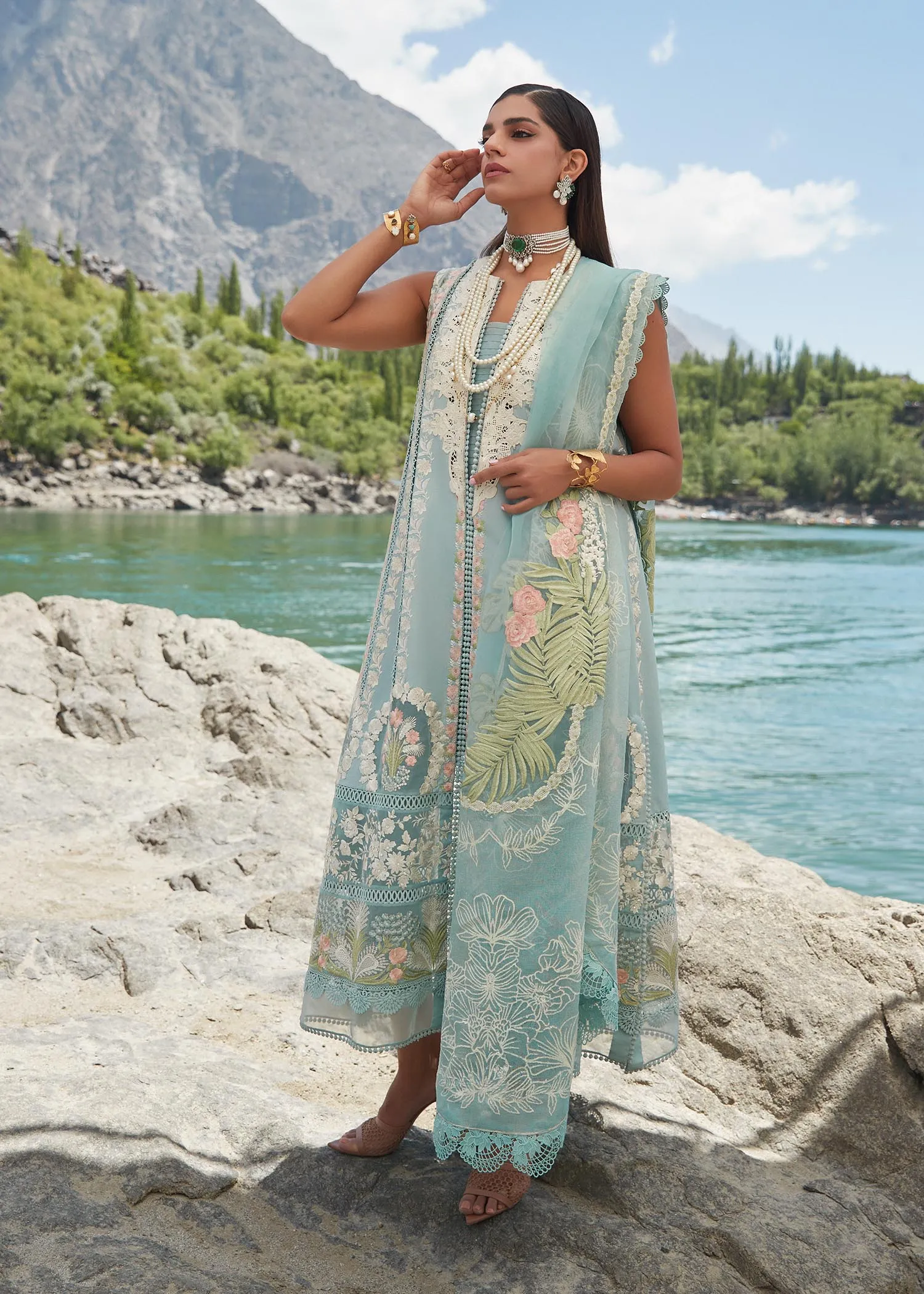 CRIMSON X SAIRA SHAKIRA LUXURY LAWN 2023 | Chikkankari affair D2-A
