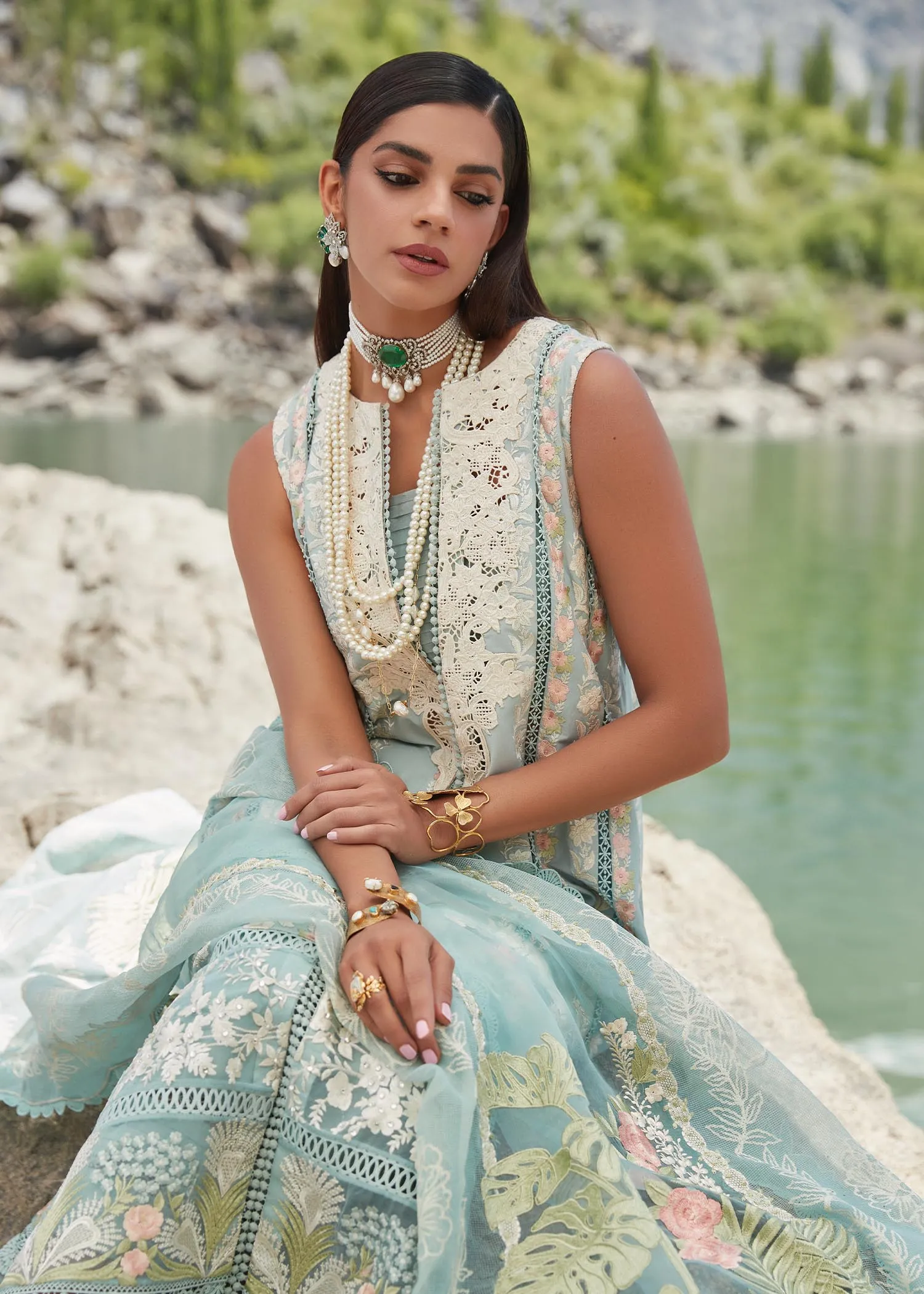 CRIMSON X SAIRA SHAKIRA LUXURY LAWN 2023 | Chikkankari affair D2-A
