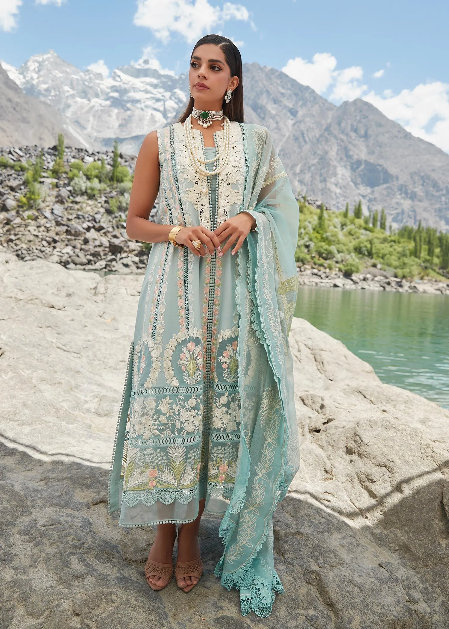 CRIMSON X SAIRA SHAKIRA LUXURY LAWN 2023 | Chikkankari affair D2-A