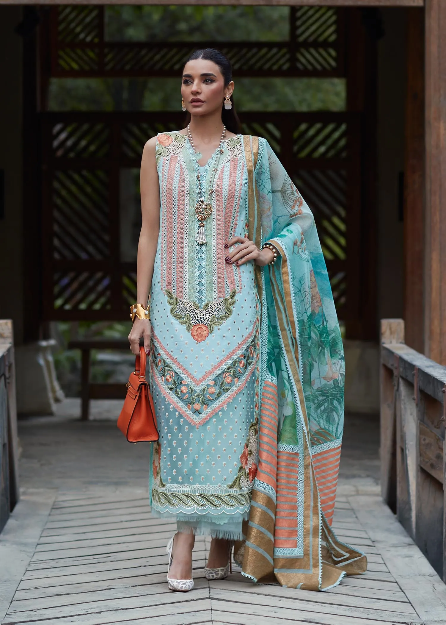 CRIMSON X SAIRA SHAKIRA LUXURY LAWN 2023 | Shigar D5-B