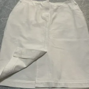 Dana Buchman White Denim Skirt Size 10
