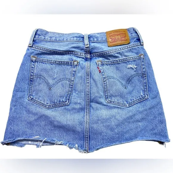 Levi’s - Deconstructed distressed denim mini skirt