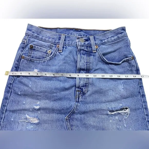 Levi’s - Deconstructed distressed denim mini skirt