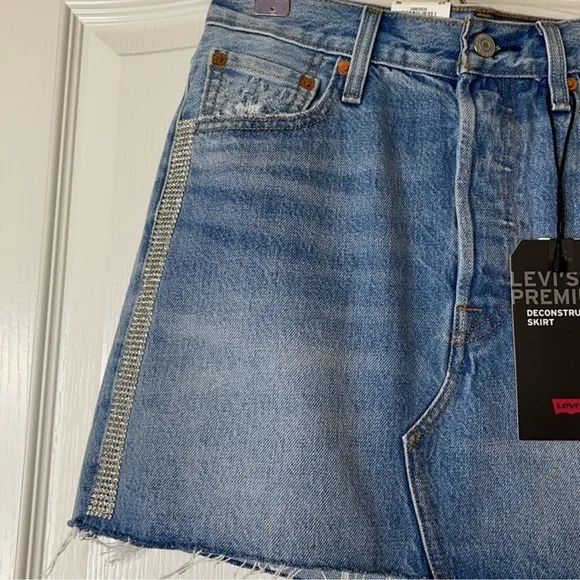 Levi’s Premium Deconstructed Denim Mini Skirt Diamond in the Rough Size 26 / 2
