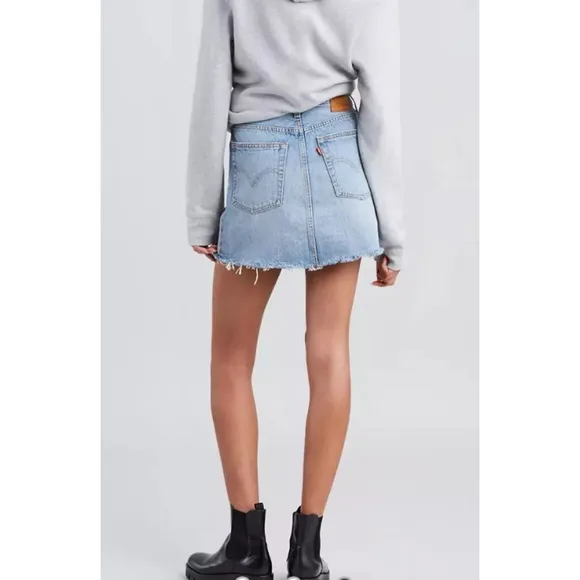 Levi’s Premium Deconstructed Denim Mini Skirt Diamond in the Rough Size 26 / 2