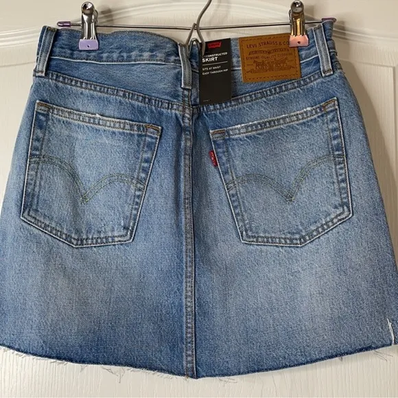 Levi’s Premium Deconstructed Denim Mini Skirt Diamond in the Rough Size 26 / 2