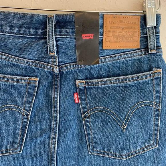 Levi’s Women’s Mini Button Medium Blue Denim Skirt Size 26 NWT