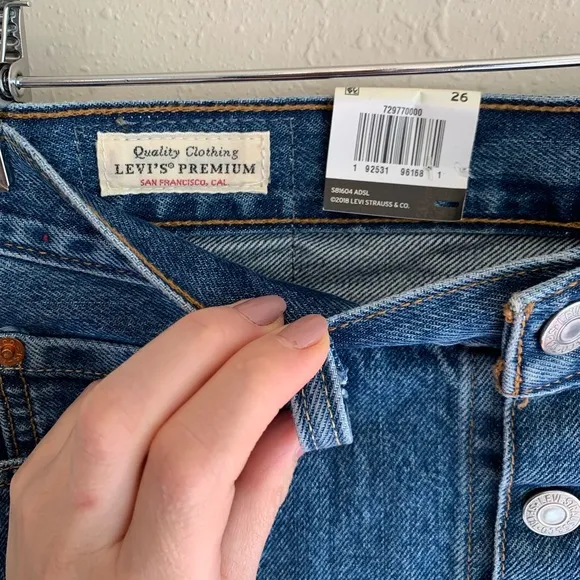 Levi’s Women’s Mini Button Medium Blue Denim Skirt Size 26 NWT