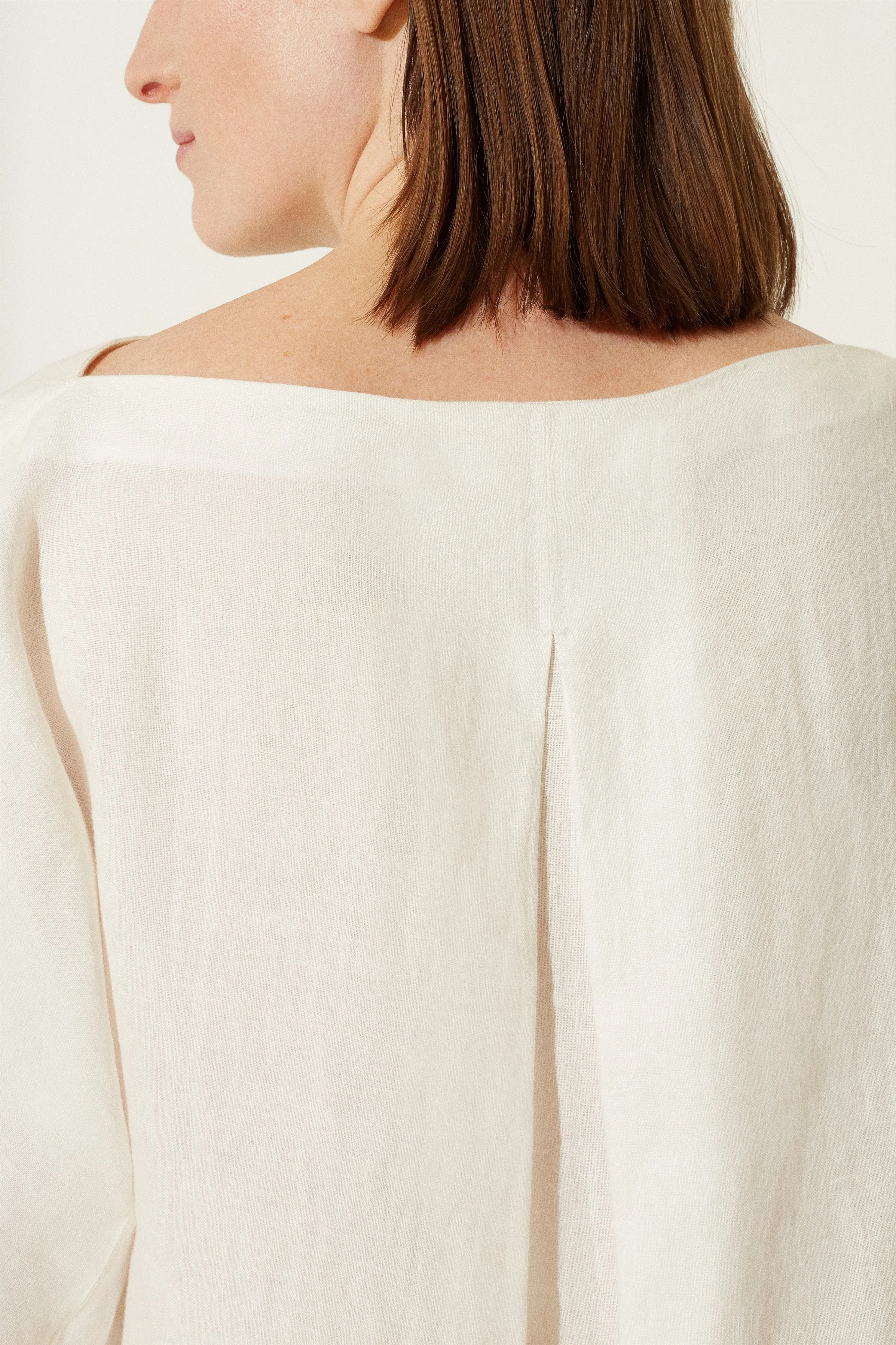 Linen Back Pleat Top - White