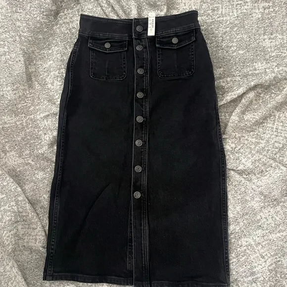 Madewell Black Denim Button-Down Skirt. NWT