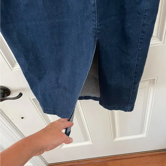 NWT Belle Vere Denim Skirt Set. Blue. Size Medium.