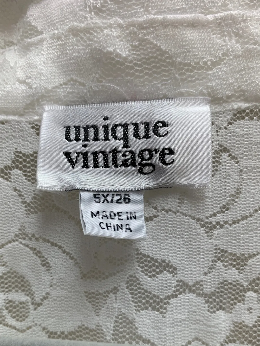 NWT - UNIQUE VINTAGE ivory Lace Short Sleeve Button Up Blouse - 5X / 26