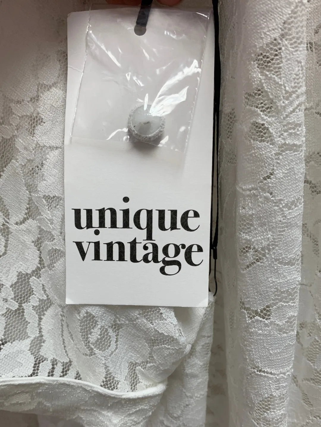 NWT - UNIQUE VINTAGE ivory Lace Short Sleeve Button Up Blouse - 5X / 26